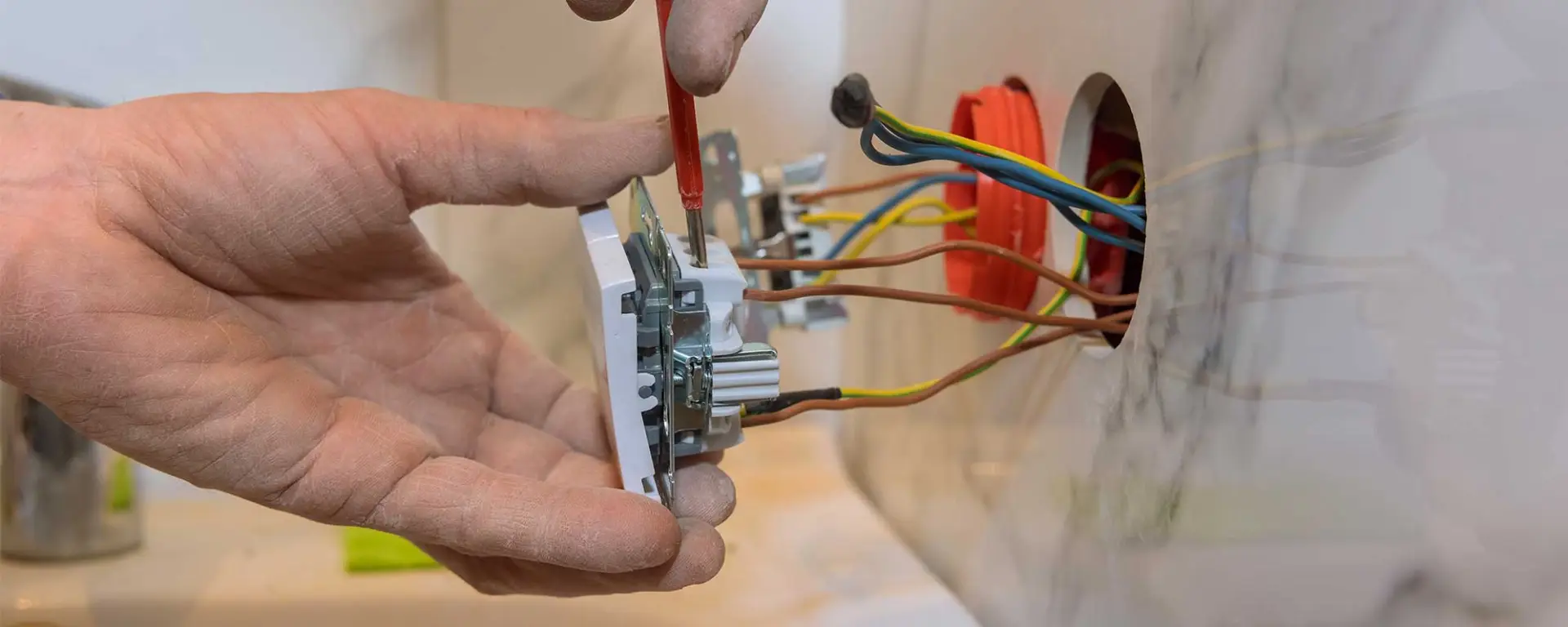 Powering Your Aquarium Safely: The Vital Role of Correct Wiring and Surge Protection